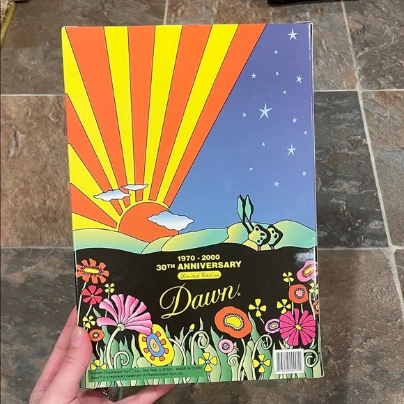 Dawn 30th Anniversary Limited Edition Doll - Picture 5 of 5